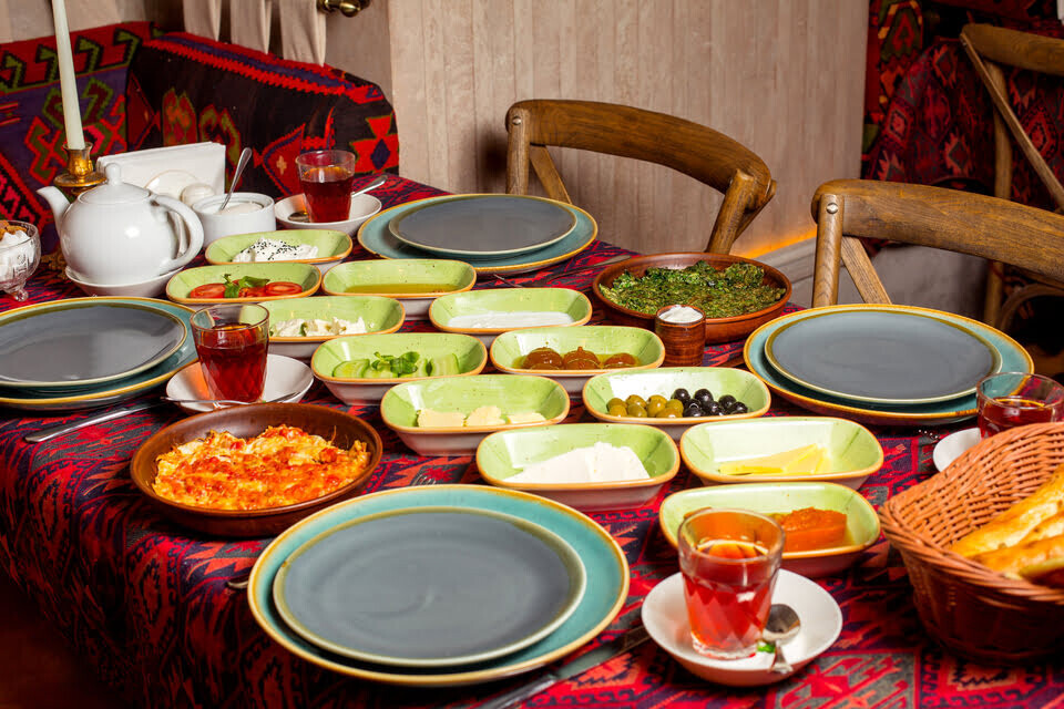 Günlük Yemek Takımı Kaç Kişilik Olmalı?
