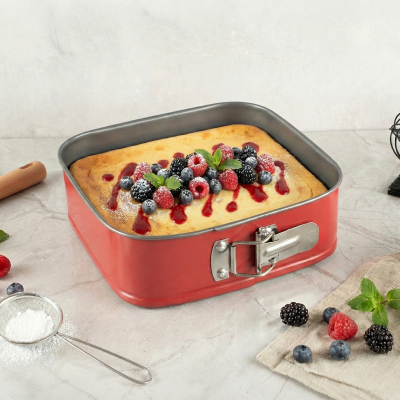 Guardini Kare Kelepçeli Kek Kalıbı Kırmızı 24x24 cm - GUARDINI