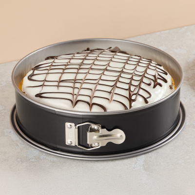 Kaiser Inspiration B Kelepçeli Kek Kalıbı 28 cm - KAISER