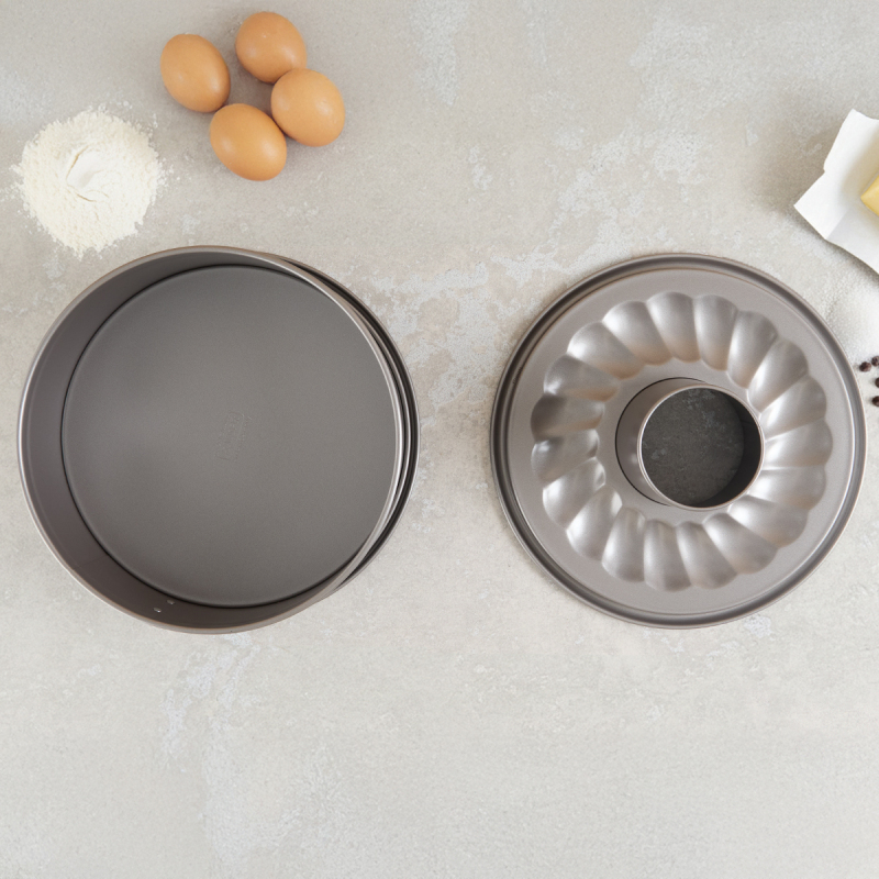 Kaiser Inspiration Borulu Kelepçeli Kek Kalıbı 26 cm - 2