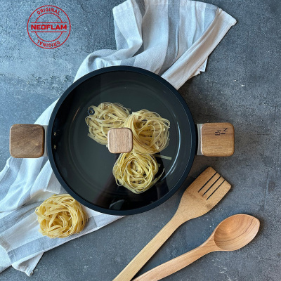 Neoflam Bien Black Indüksiyonlu 24 cm Sığ Tencere Akasya Ağacı Sap ve Kulplu - NEOFLAM